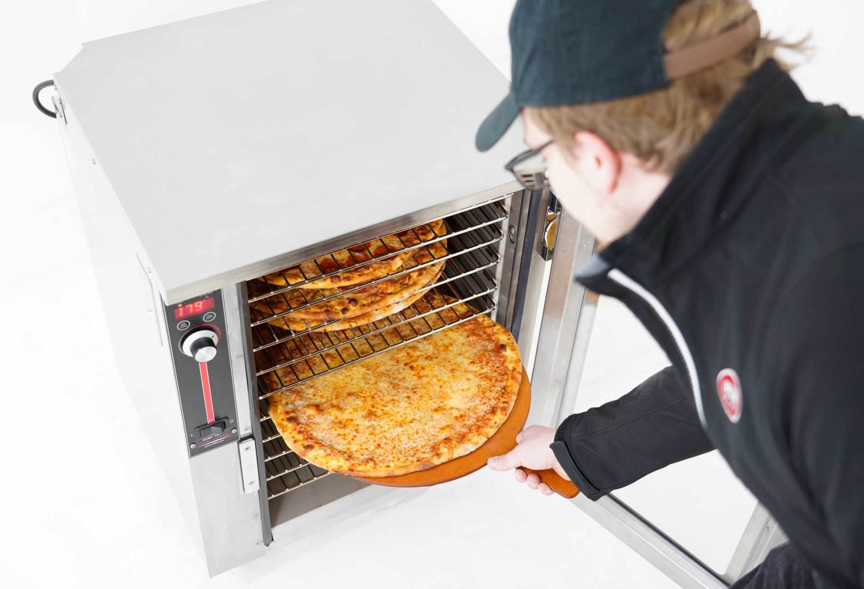 HLC-1717-11-UC_Chris-Unloading-Pizza_ART1161 HLC-1717-11-UC_Chris-Unloading-Pizza_ART1161